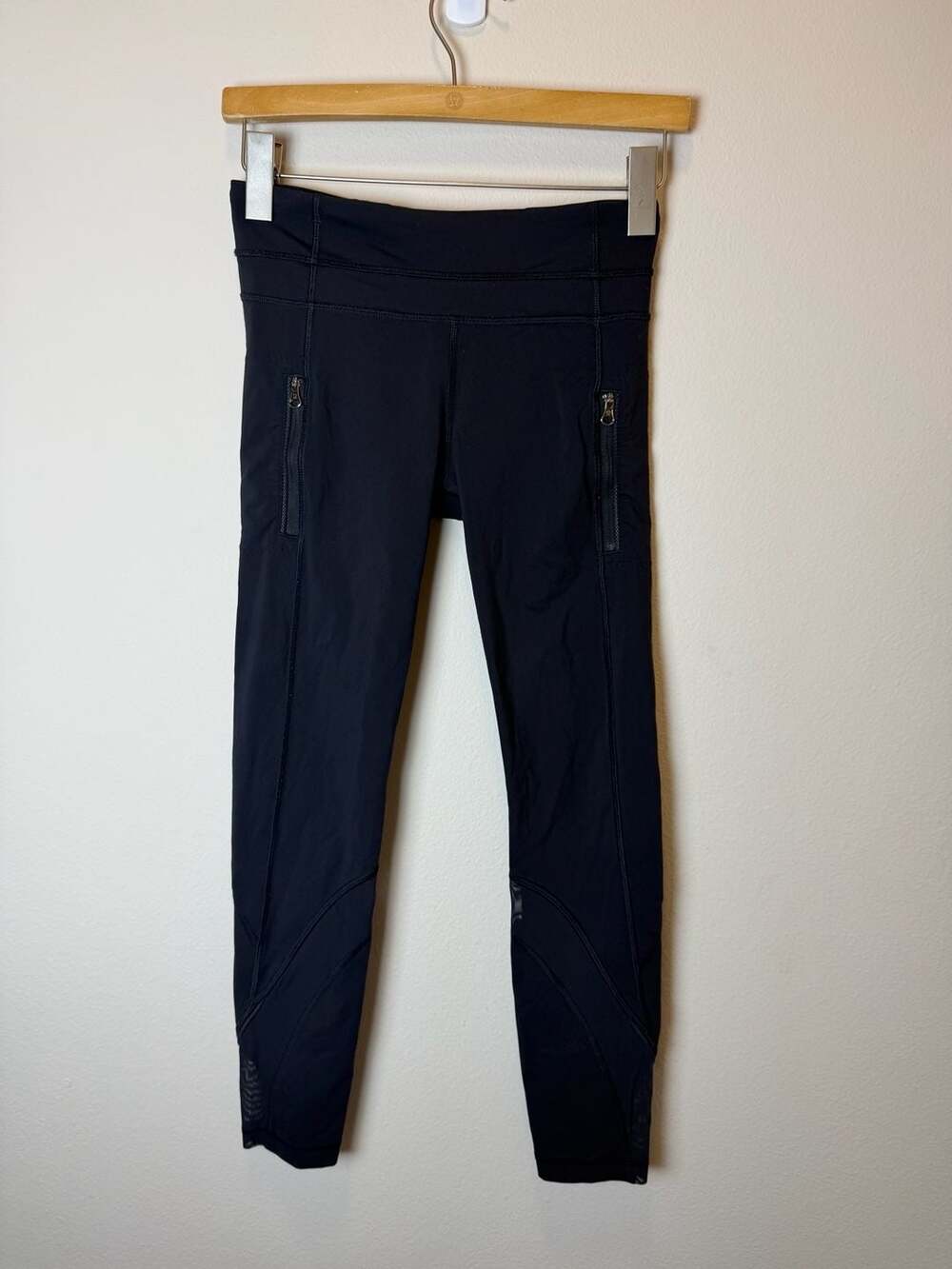 Lululemon Run Inspire Black Zip Pockets Mesh Leg Fitness Running Leggings Size 4